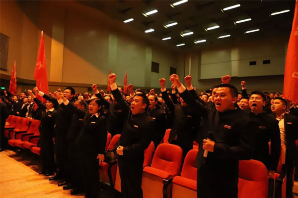 2003网站太阳集团营销铁军出征仪式