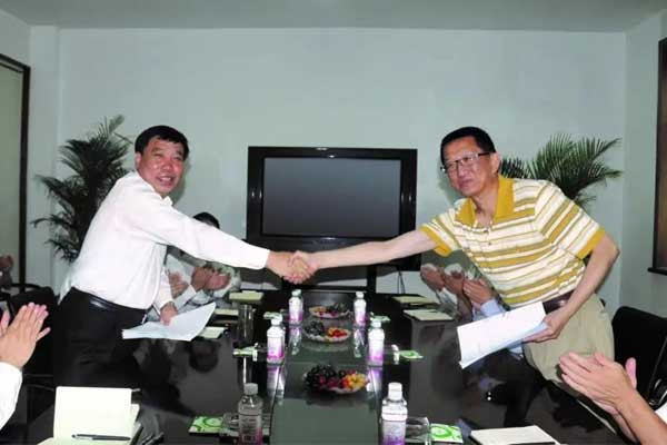 2003网站太阳集团与美国AG Research Co.,LTD公司签署脂质体药物开发相助协议