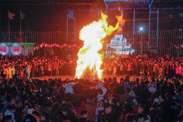 2003网站太阳集团正月十五闹元宵“篝火晚会”