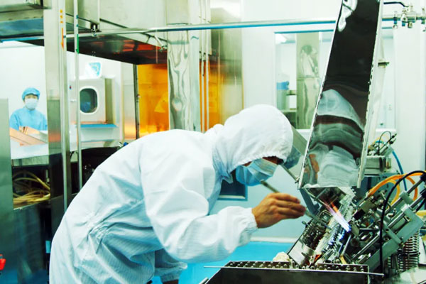 2003网站太阳集团制药小容量注射剂车间无菌灌装生产线